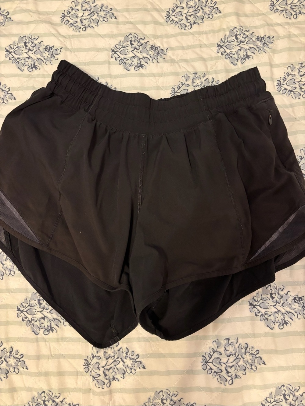 lululemon Black Speed Up Short Size 6 4” inseam